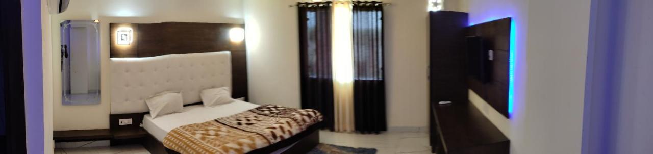 Taj Castle A Boutique Homestay อัครา ภายนอก รูปภาพ