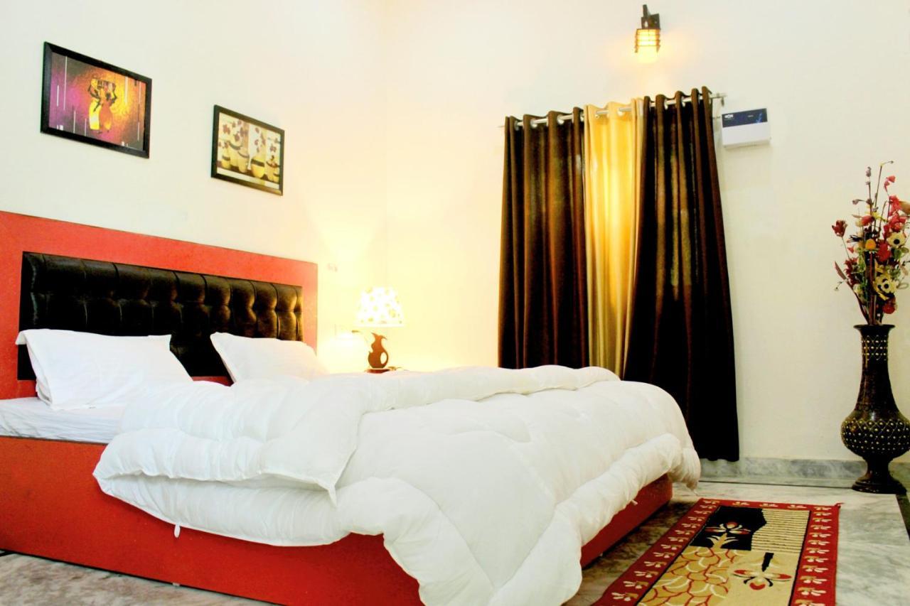 Taj Castle A Boutique Homestay อัครา ภายนอก รูปภาพ