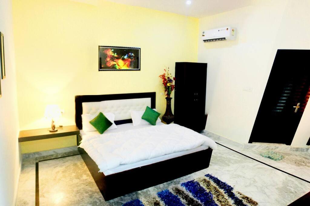 Taj Castle A Boutique Homestay อัครา ภายนอก รูปภาพ