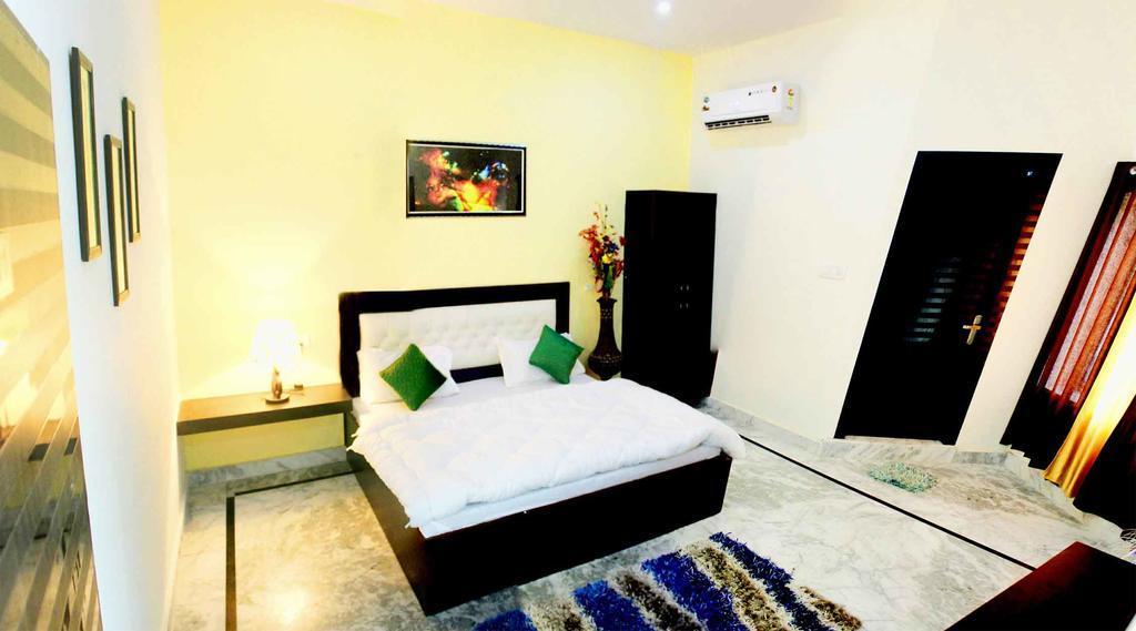 Taj Castle A Boutique Homestay อัครา ภายนอก รูปภาพ